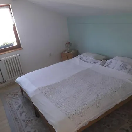 Kraljica Dujmovica Landsted Trnovo